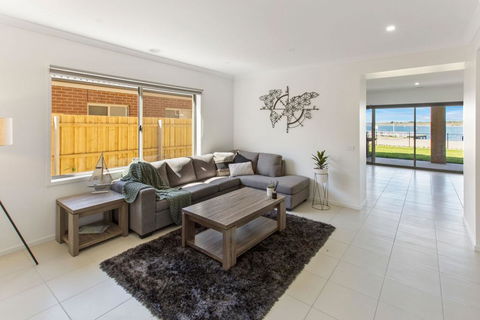 Captains Hideaway - Jetty Berth And Pet Friendly - Accommodation Gold Coast 3