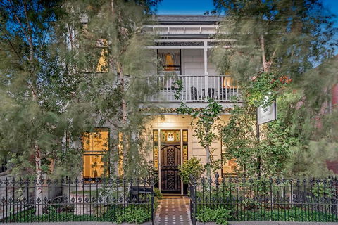 Captains Retreat Apartments And Cottages - Accommodation Gold Coast 0