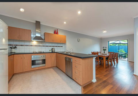 Cardiff St House - Gold Coast 4U 0