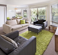 Caribou 3 - Modern  spacious with views over Lake Jindabyne - Accommodation Gold Coast