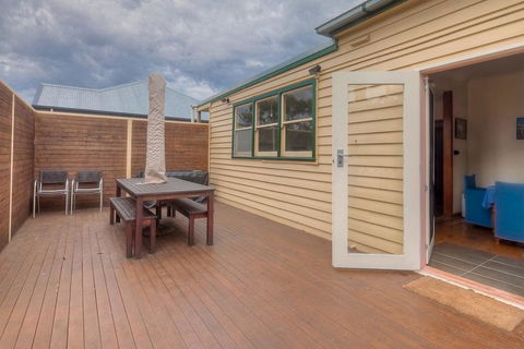 Carrick Fergus - Centrally Located Family Home - Accommodation Gold Coast 1