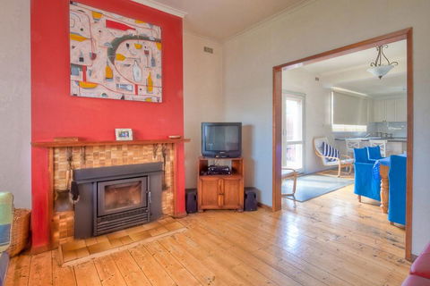 Carrick Fergus - Centrally Located Family Home - Accommodation Gold Coast 0