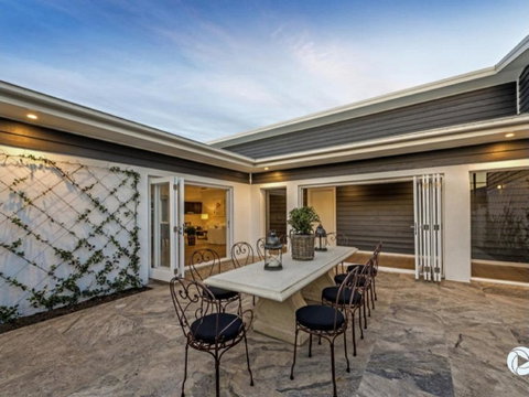 Casa Royale - Accommodation Gold Coast 2