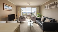 Cascades 18/3 Kurrajong Street