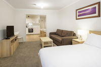 Cascades 3 Well Appointed and Central location