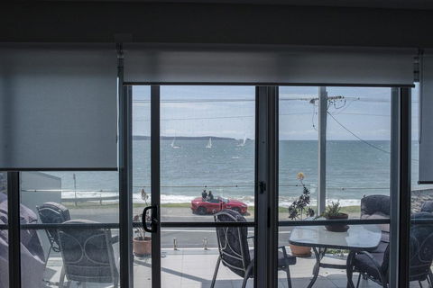 Casey's Beach Retreat - Accommodation Gold Coast 2