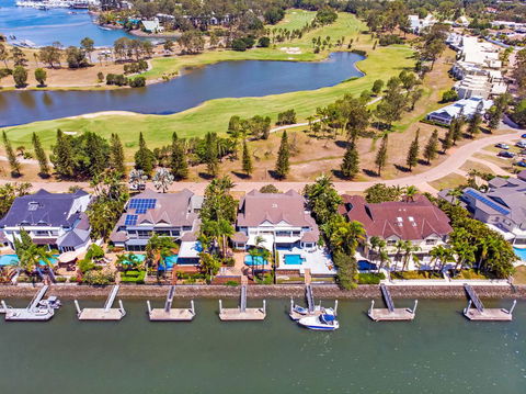 Castaway At The Greens - Accommodation Gold Coast 2