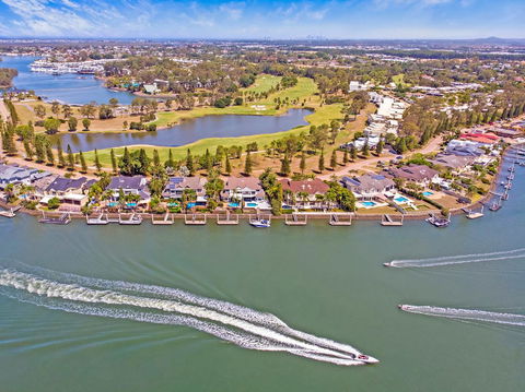 Castaway At The Greens - Accommodation Gold Coast 3