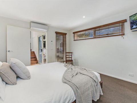 CASTWOOD VILLA No. 1 - Accommodation Gold Coast 0