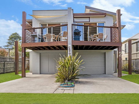 CASTWOOD VILLA No. 1 - Accommodation Gold Coast 2