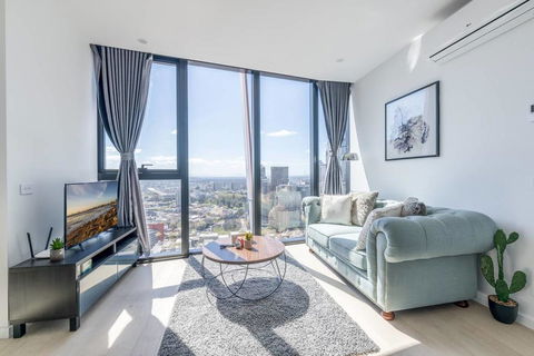CBD & Garden View Stylish 1 Bedroom Apt @Avant - Accommodation Gold Coast 1
