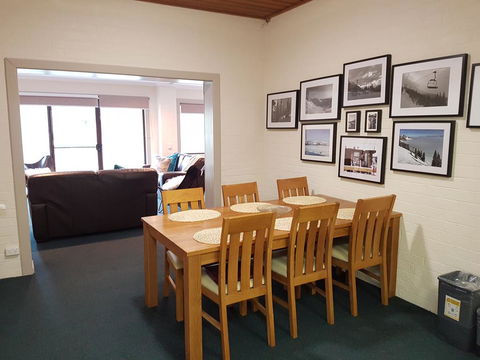 Cedarwood Apartments - Accommodation Gold Coast 0