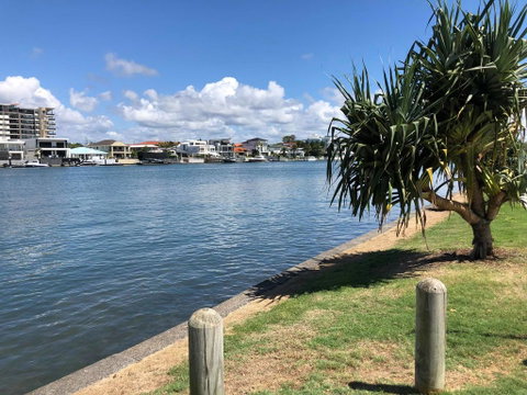 CENTRAL APARTMENT WITH POOL-WALK TO EVERYTHING - Accommodation Gold Coast 0