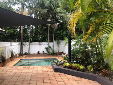 CENTRAL APARTMENT WITH POOL-WALK TO EVERYTHING - Accommodation Gold Coast 1