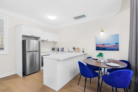 Central Apartment With Spacious Living And Dining - Accommodation Gold Coast 3