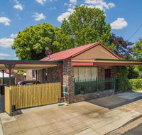 Central Armidale 2-Bedroom Apartment - Gold Coast 4U