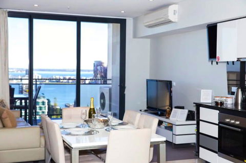 CENTRAL CBD EXEC STUNNING VIEW WIFI NETFLIX WINE - Gold Coast 4U 1