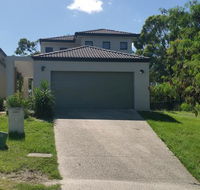 Central Gold Coast Large Modern Elevated House - Accommodation Gold Coast