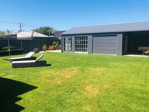 Central Holiday Home On Hume - Accommodation Gold Coast 1