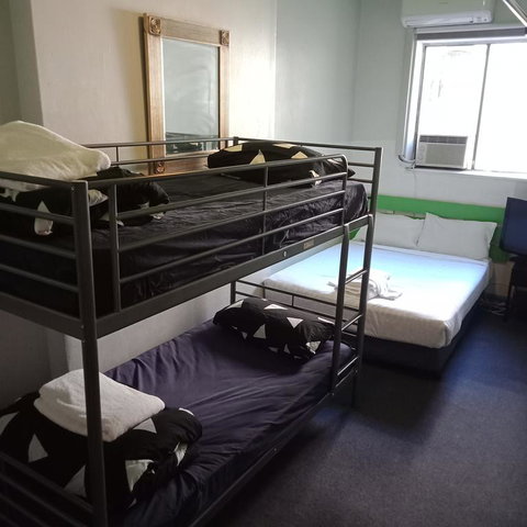Central Perk Lodge - Accommodation Gold Coast 3