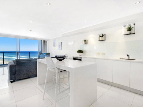 Central Surfers Paradise - Absolute Beachfront - Accommodation Gold Coast 3