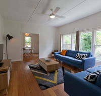 Charlie's Beach House - Gold Coast 4U