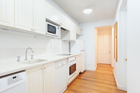 Charming Centrally Located 2 Bedroom Accommodation - Gold Coast 4U 2