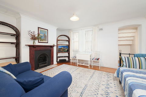 Charming Centrally Located 2 Bedroom Accommodation - Gold Coast 4U 0