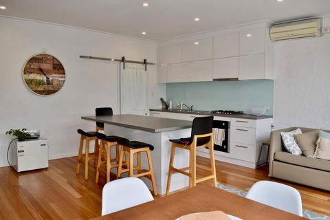 Charming Terrace House On Tree Lined Street - Accommodation Gold Coast 1
