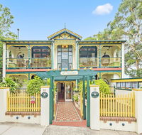 Charrington Hotel - Gold Coast 4U