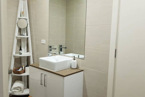 CHELSEA Family Home Close To Beach & Shops - Accommodation Gold Coast 1
