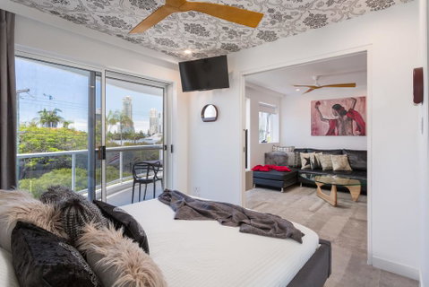 Chevron Sails - Accommodation Gold Coast 3