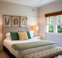 Chic Apartment with Sun Lounge Near Manly Beach - Gold Coast 4U