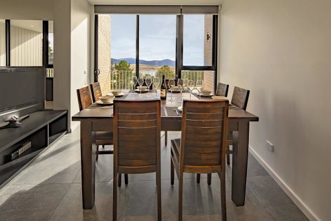 Chilam 'B' - Sophisticated Style With Views To The Lake & Mountains - Accommodation Gold Coast 1
