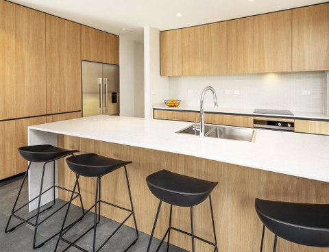 Chilam 'B' - Sophisticated Style With Views To The Lake & Mountains - Accommodation Gold Coast 3