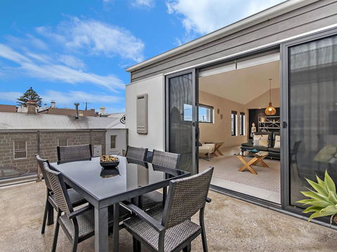 Chimneys On Bank - Accommodation Gold Coast 3