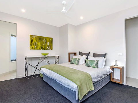 Chimneys On Bank - Accommodation Gold Coast 2