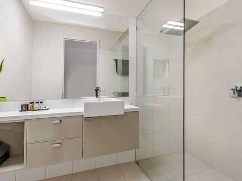 Chimneys On Bank - Accommodation Gold Coast 1