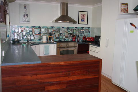 Chuditch Holiday Home Dwellingup - Great Central Location - Accommodation Gold Coast 2
