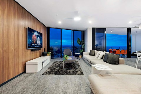 Circle On Cavill Subpenthouse - Accommodation Gold Coast 1