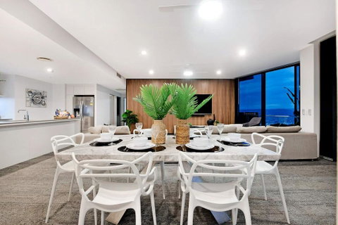 Circle On Cavill Subpenthouse - Accommodation Gold Coast 2