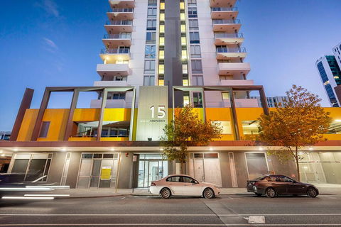 City Rest With Views - High Up Sleeps 4 + Parking - Gold Coast 4U 3