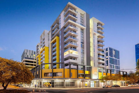 City Rest With Views - High Up Sleeps 4 + Parking - Gold Coast 4U 1