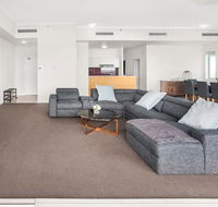 City-Centre Apartment With River Views and Balcony - Gold Coast 4U