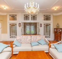 Classic 5 Beds Mt Dandenong Resort - Gold Coast 4U