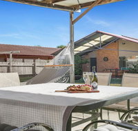 Cleveland Place - walk to beach and shops - Accommodation Gold Coast