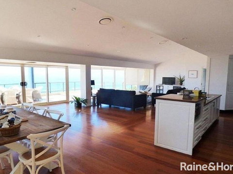 Cliff View - 62 Forresters Beach Road - Accommodation Gold Coast 2