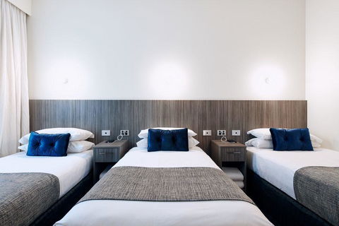 Club Laverton - Accommodation Gold Coast 0