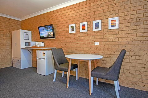 Coast Inn Motel - Gold Coast 4U 1