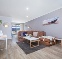 Coastal convenience Walk to the shops  cafes... - Gold Coast 4U